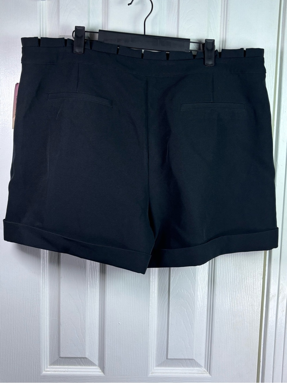 VENUS Black Women's Flat-Front Cuffed Dress Shorts - Picture 9 of 14
